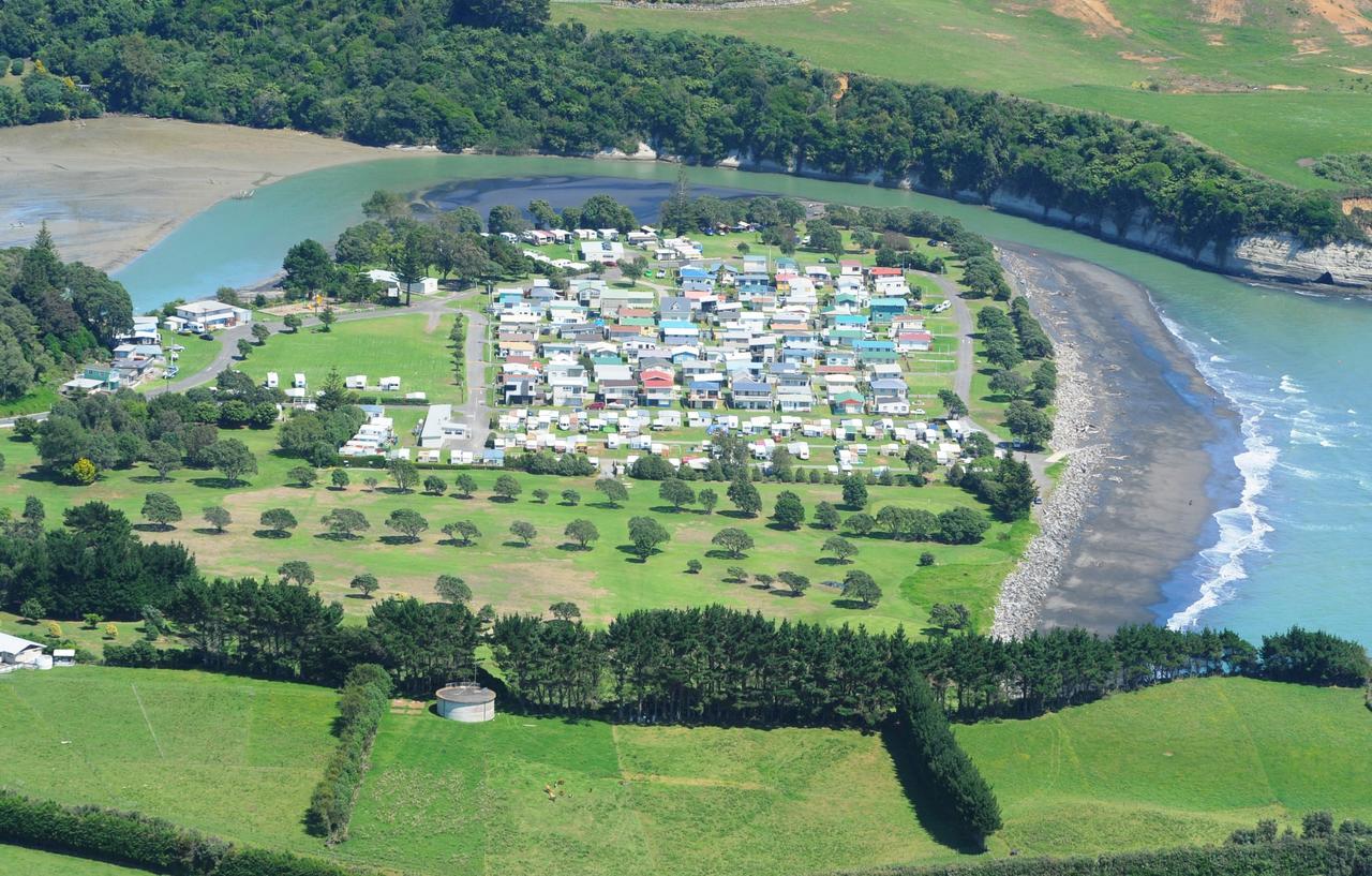 Urenui Beach Camp Bagian luar foto